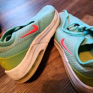 Nike Air Max Motion 2 Women's running Shoes Aurora Green/Laser Crimson